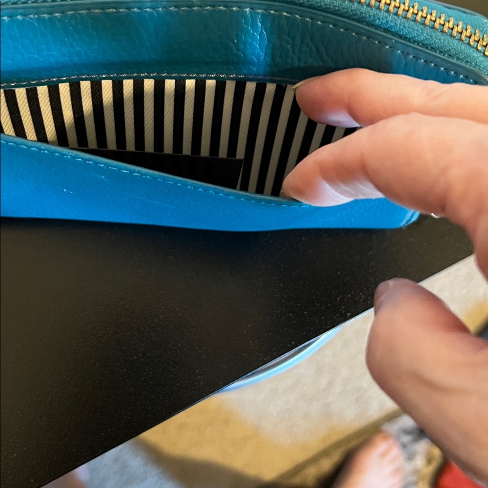 Kate Spade Teal Leather zip around Wallet - Picture 5 of 7